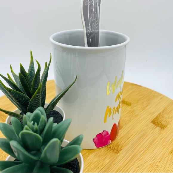 "Wake-up and Makeup" | Makeup Bush Holder - Picture 3 of 10